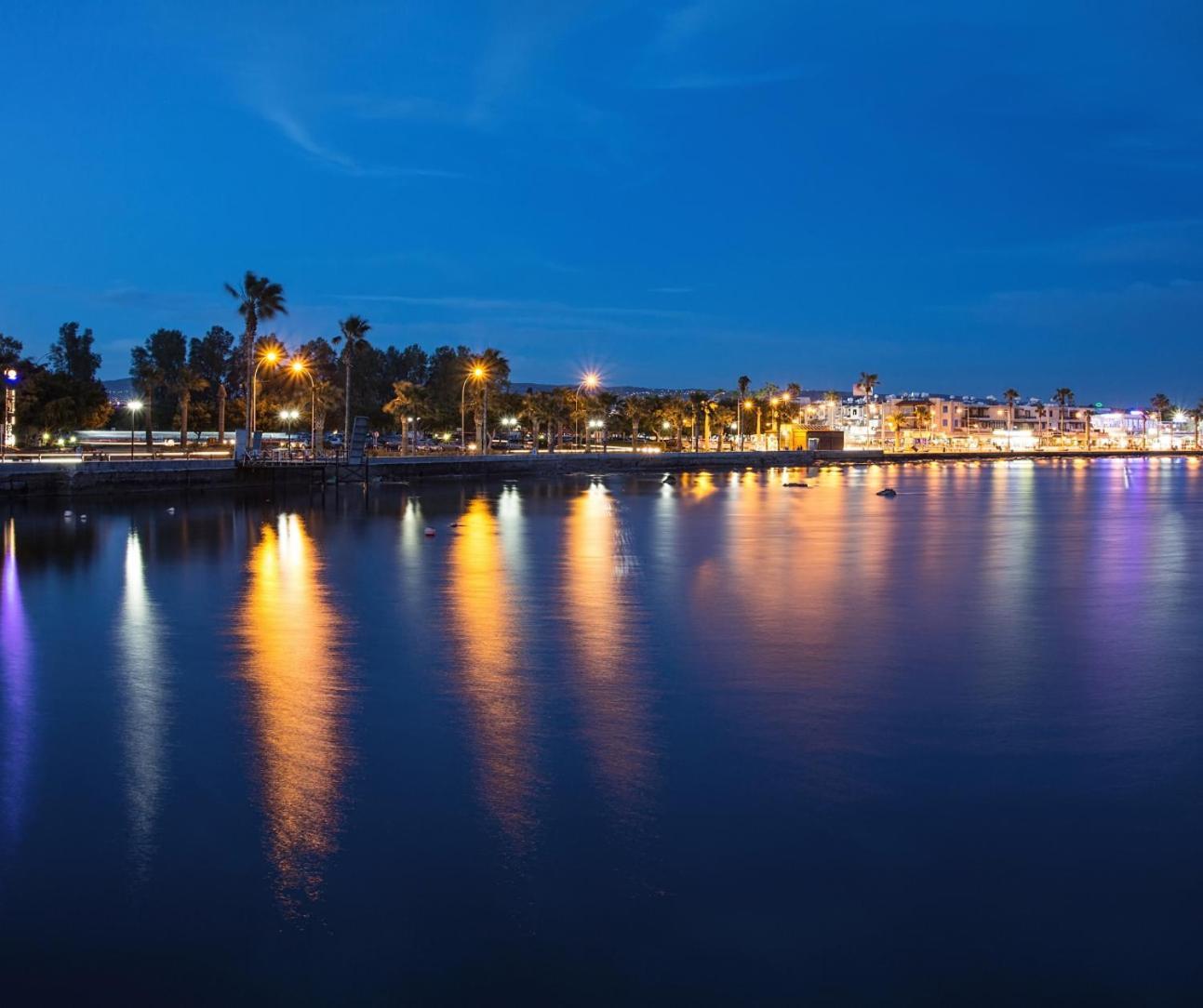 Dreamy 2 Bed Apartment By The Sea Paphos Exterior foto